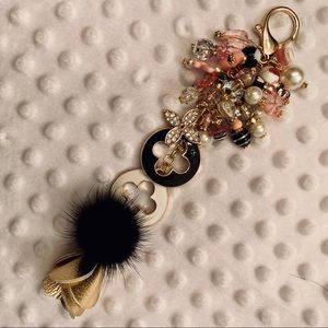 SPARKLY B&W CLOVER WITH ACCENT DANGLES BAG CHARM!